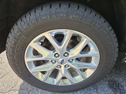 Used 2020 Ford Expedition XLT w/ Equipment Group 202A AWD/4WD image 35