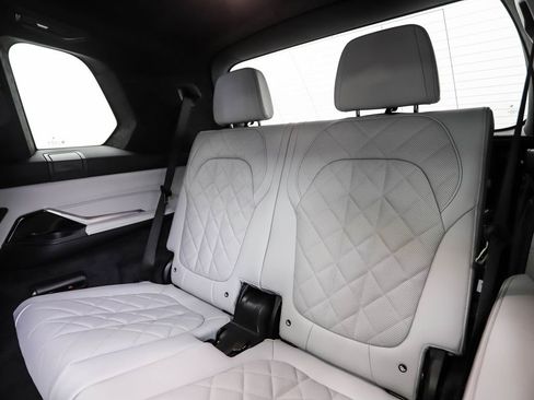 Used 2026 BMW X7 xDrive40i w/ M Sport Package image 24