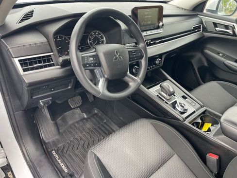 Used 2022 Mitsubishi Outlander ES AWD/4WD image 5