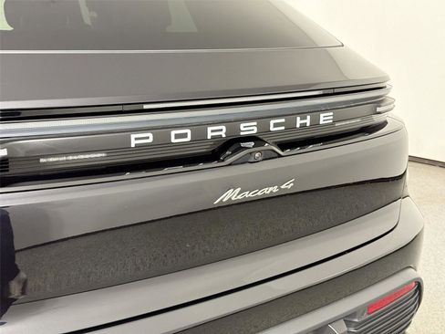 Used 2026 Porsche Macan 4 Electric AWD/4WD image 17