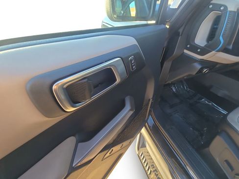 Used 2023 Ford Bronco Wildtrak image 25