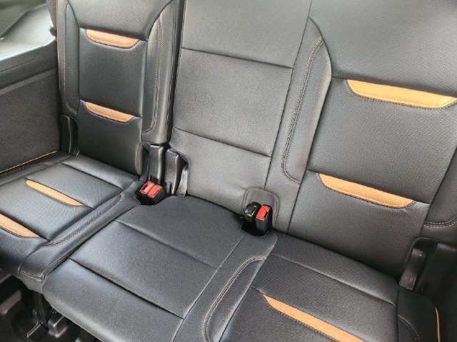 Used 2024 GMC Yukon AT4 w/ Technology Package AWD/4WD image 32