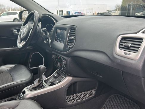 Used 2020 Jeep Compass Latitude w/ Popular Equipment Group image 18