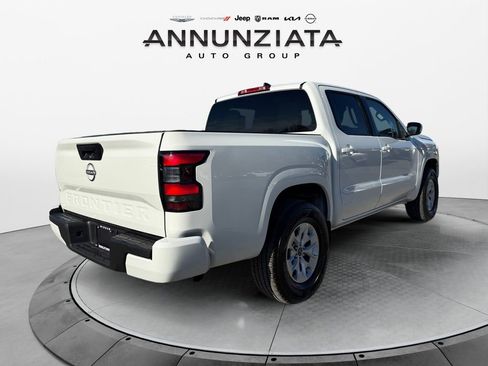 Certified 2024 Nissan Frontier SV image 5