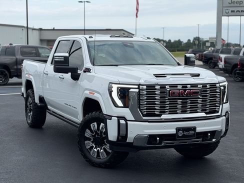 Used 2024 GMC Sierra 2500 Denali w/ Denali Reserve Package AWD/4WD image 4