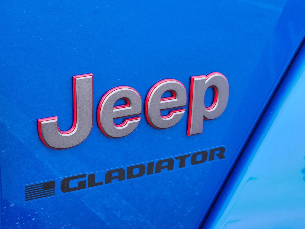 New 2026 Jeep Gladiator Rubicon w/ Steel Power Dome Hood Package AWD/4WD image 10