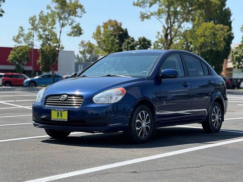 Used 2010 Hyundai Accent GLS FWD image 1