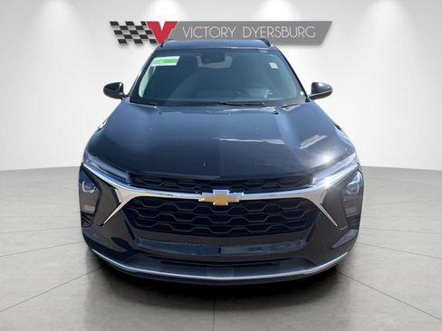 Used 2025 Chevrolet Trax LT FWD image 3