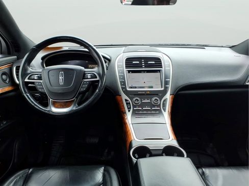 Used 2019 Lincoln Nautilus Select image 11