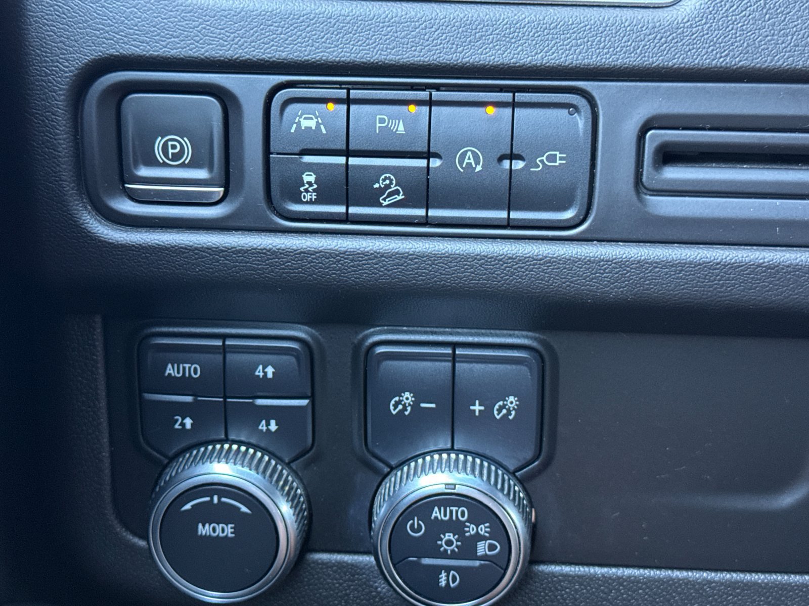 Used 2021 GMC Yukon AT4 AWD/4WD image 34