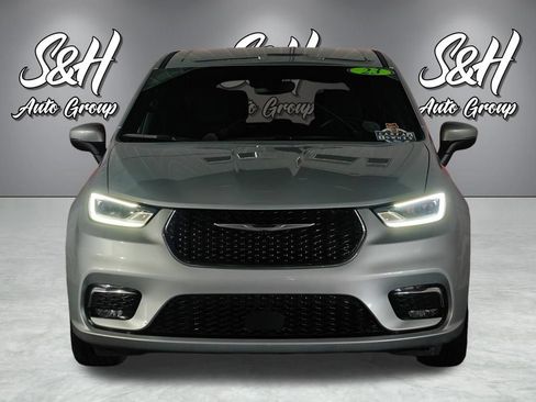 Used 2023 Chrysler Pacifica Touring FWD image 18