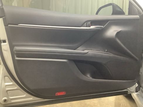 Used 2022 Toyota Camry SE image 12