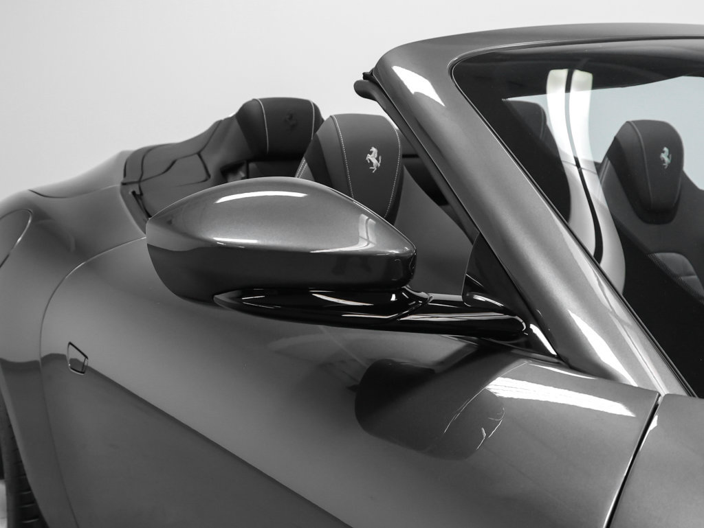 Used 2024 Ferrari Roma Spider RWD image 9