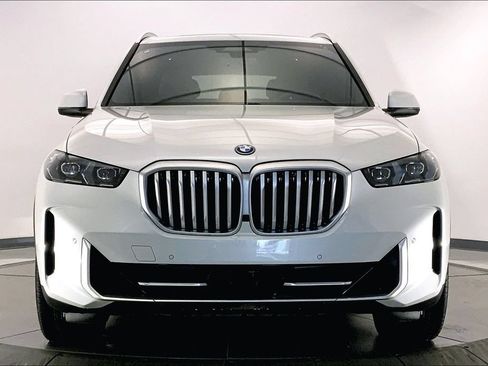 Used 2025 BMW X5 xDrive50e AWD/4WD image 2