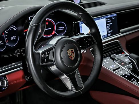 Used 2020 Porsche Panamera image 26