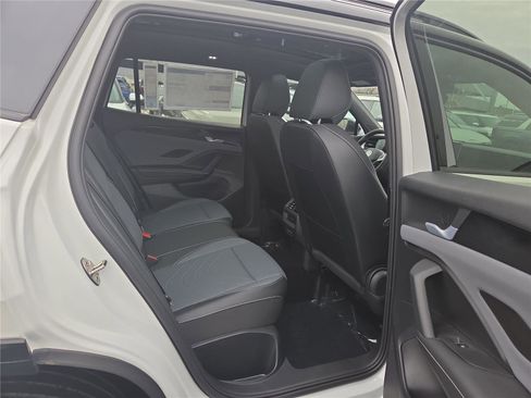 New 2026 Volkswagen Tiguan SE R-Line image 31