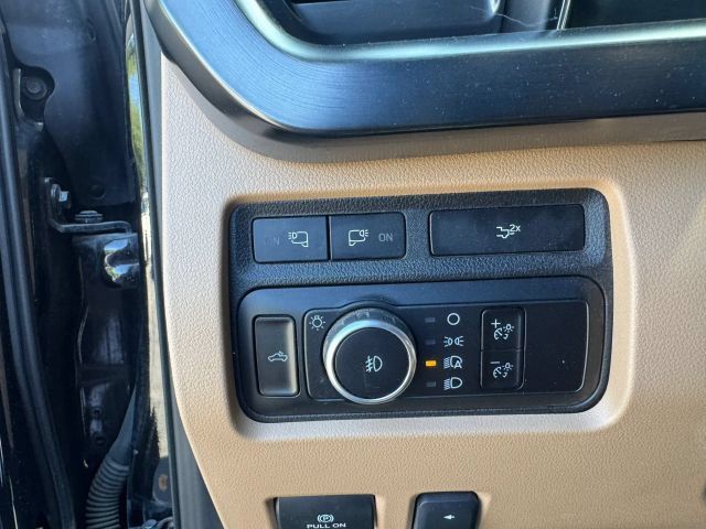 Used 2023 Ford F350 Lariat w/ Tow Technology Package AWD/4WD image 16