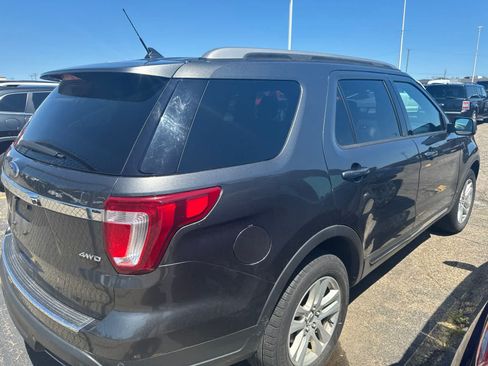 Used 2018 Ford Explorer XLT w/ Equipment Group 201A AWD/4WD image 26