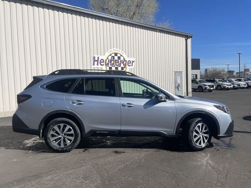 Used 2020 Subaru Outback Premium image 8
