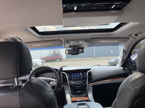 Used 2015 Cadillac Escalade Luxury AWD/4WD image 39