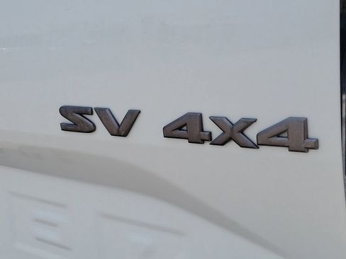 Used 2022 Nissan Frontier SV AWD/4WD image 6