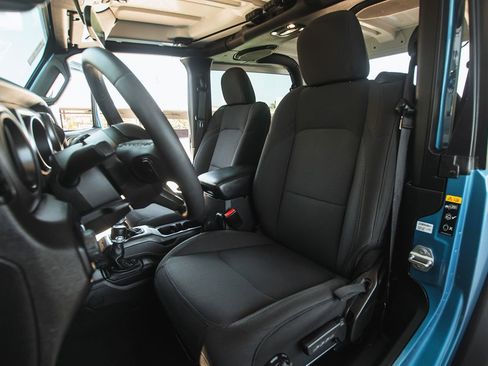 Used 2023 Jeep Wrangler Sport S image 15