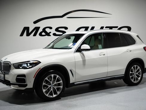 Used 2022 BMW X5 xDrive40i w/ Parking Assistance Package image 4