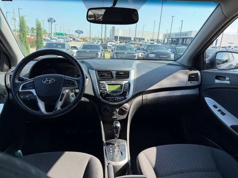 Used 2013 Hyundai Accent SE FWD image 15