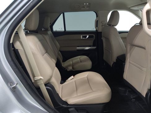 Used 2023 Ford Explorer XLT w/ Equipment Group 202A AWD/4WD image 19