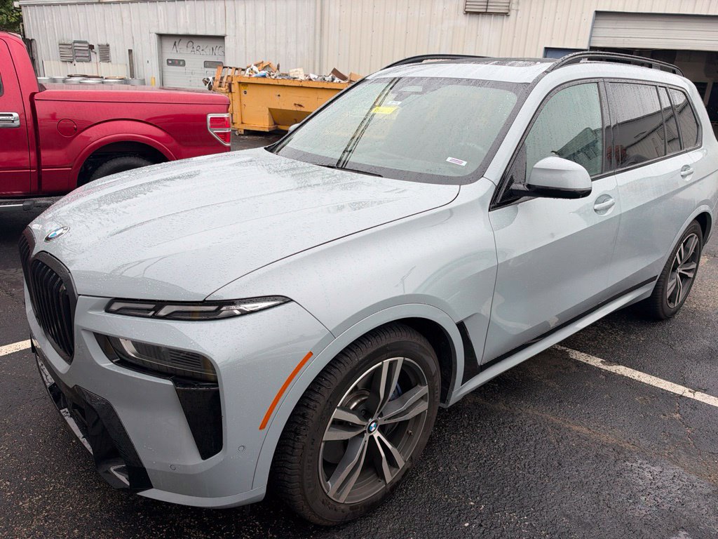 Used 2025 BMW X7 xDrive40i w/ M Sport Package AWD/4WD image 6