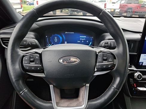 Certified 2023 Ford Explorer Platinum w/ Technology Package AWD/4WD image 28
