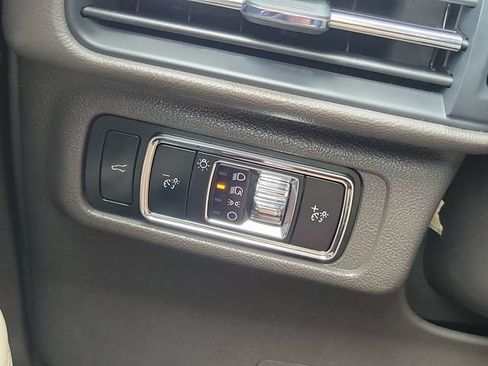 Used 2023 Lincoln Corsair AWD w/ Equipment Group 101A image 9