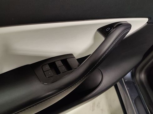 Used 2021 Tesla Model Y Long Range image 21