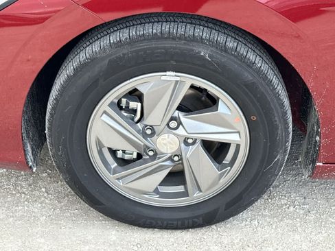 Used 2025 Hyundai Elantra SE FWD image 11