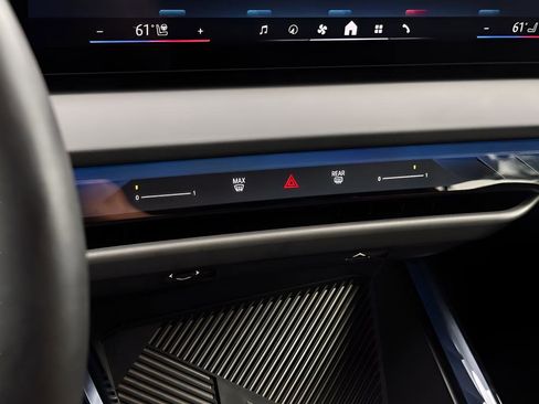 Used 2025 BMW X3 xDrive30i w/ Premium Package AWD/4WD image 13