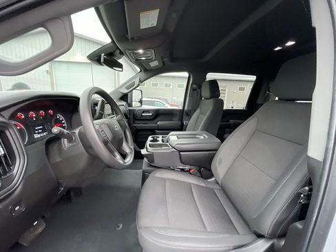 Used 2025 Chevrolet Silverado 2500 Custom w/ Custom Value Package image 3