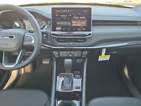 New 2026 Jeep Compass Latitude image 11