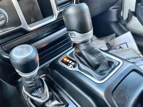 Used 2022 Jeep Gladiator Sport image 28