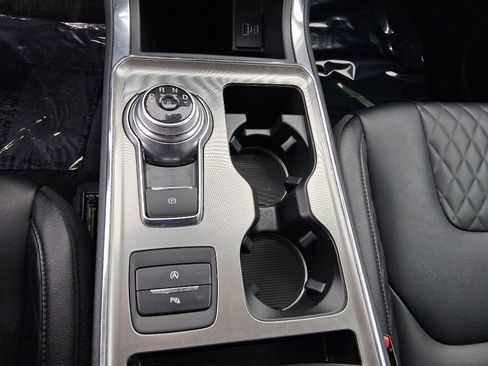 Used 2024 Ford Edge Titanium image 13