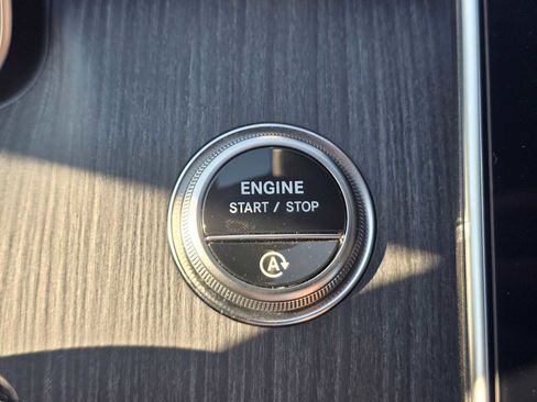 Used 2025 Mercedes-Benz C 300 Sedan image 34