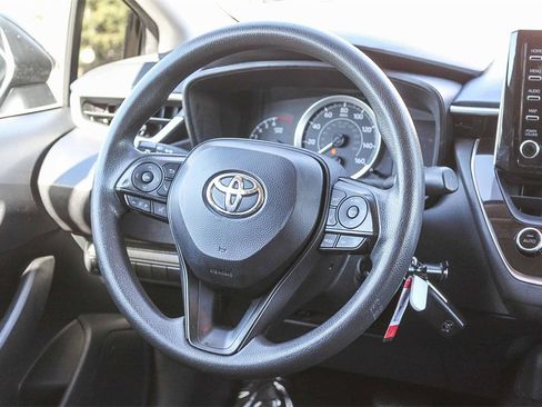 Used 2020 Toyota Corolla LE image 19