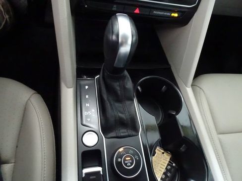 Used 2021 Volkswagen Atlas SEL AWD/4WD image 11