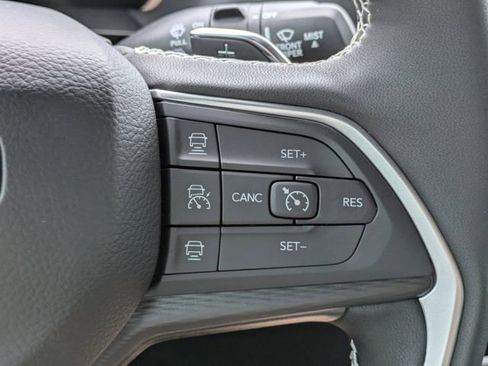 New 2025 Jeep Grand Cherokee Altitude image 18