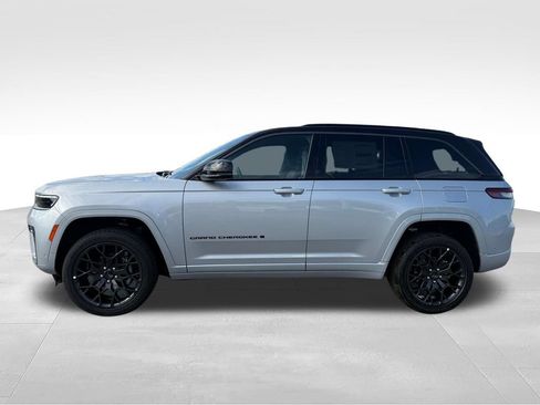 New 2026 Jeep Grand Cherokee Summit w/ Obsidian Package AWD/4WD image 2