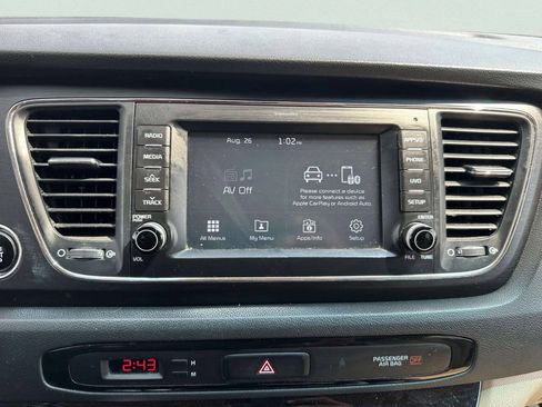 Used 2017 Kia Sedona LX w/ LX Essentials Premium Package FWD image 32