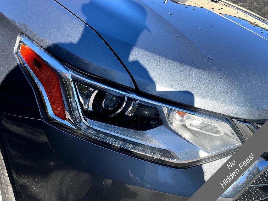 Used 2018 Chevrolet Traverse LT FWD image 21