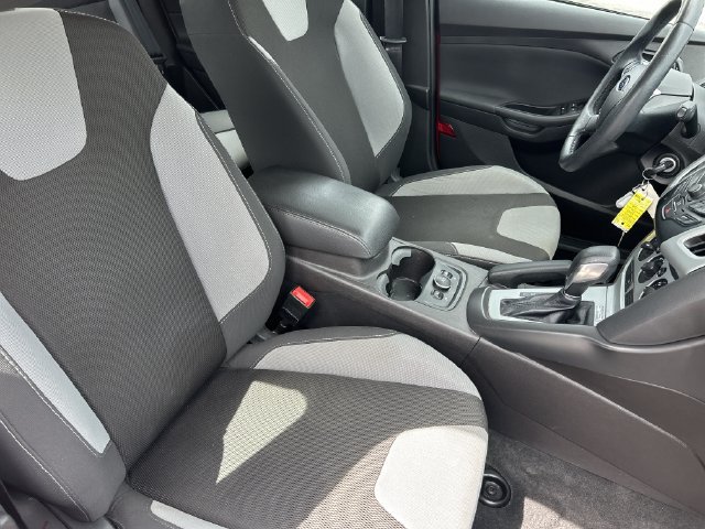 Used 2014 Ford Focus SE w/ SE Sport Package FWD image 21