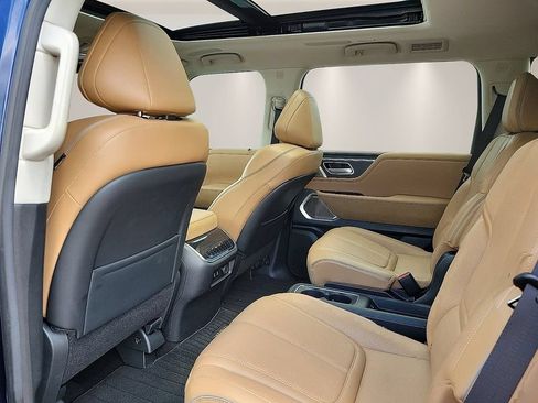 Used 2025 INFINITI QX80 Sensory AWD/4WD image 9