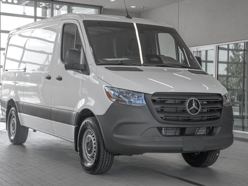 Used 2025 Mercedes-Benz Sprinter 2500 image 20