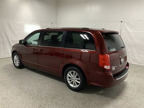 Used 2019 Dodge Grand Caravan SXT image 6